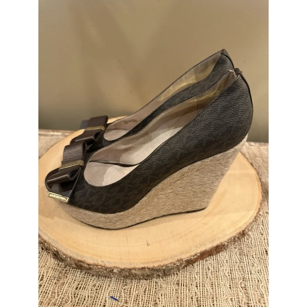 Michael Kors MEG MK 8.5 Brown Logo‎ Signature Peep Toe Bow Espadrille's Wedges